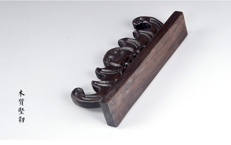 雞翅木精工細(xì)作，大蝙蝠筆架