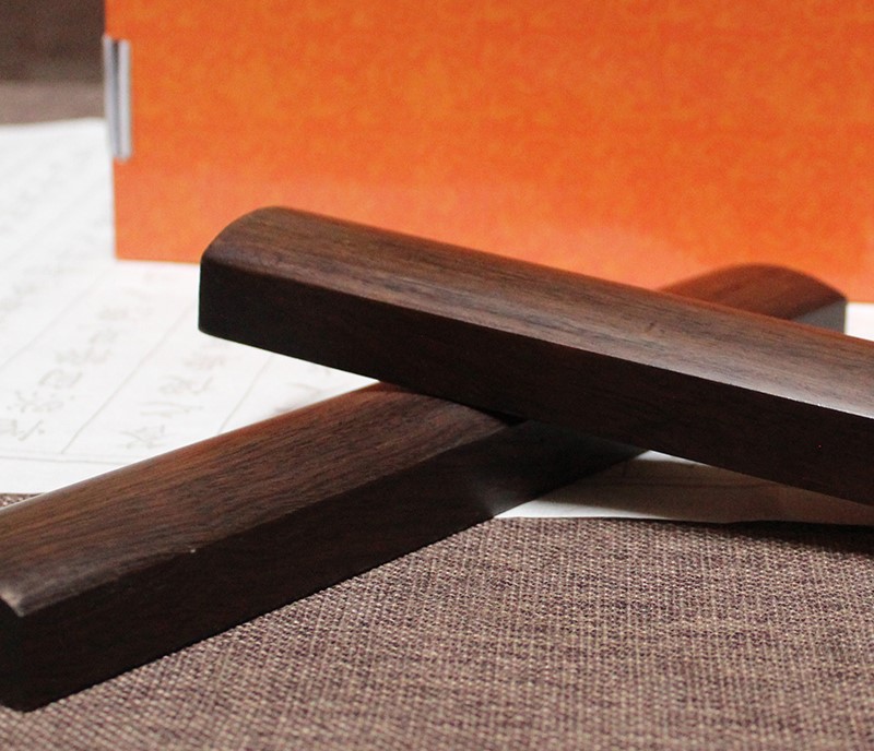 一尺鎮(zhèn)紙，翰墨飄香