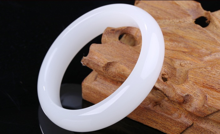 猶勝羊脂，新疆和田玉手鐲