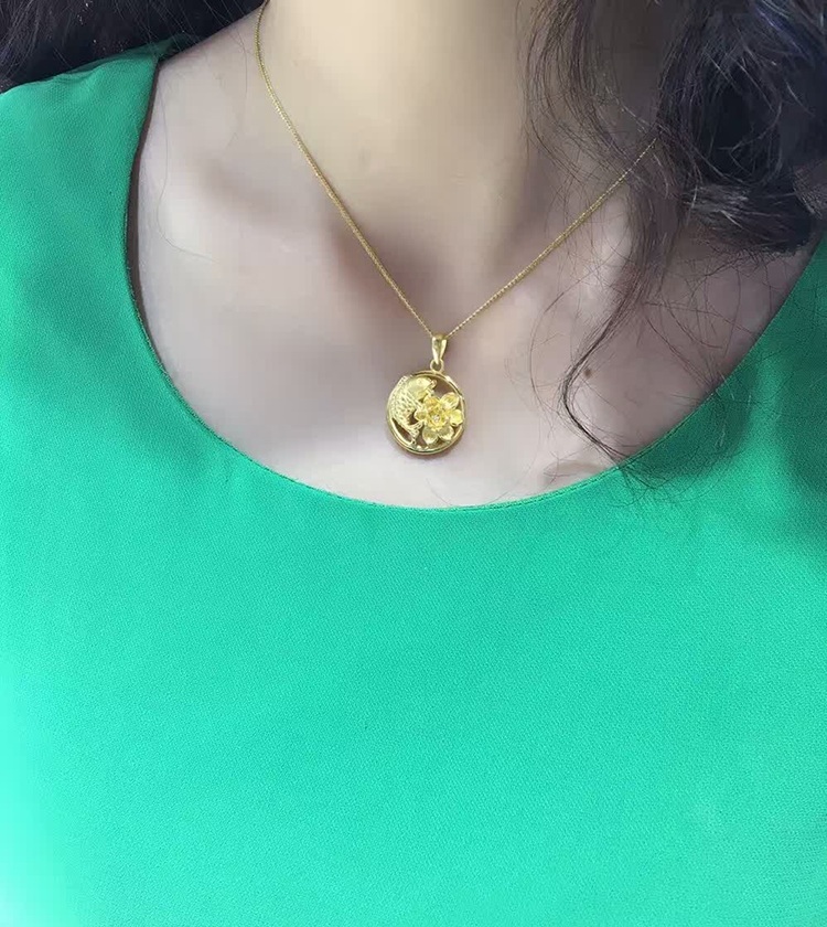 年年有余，鯉魚抱蓮花吊墜