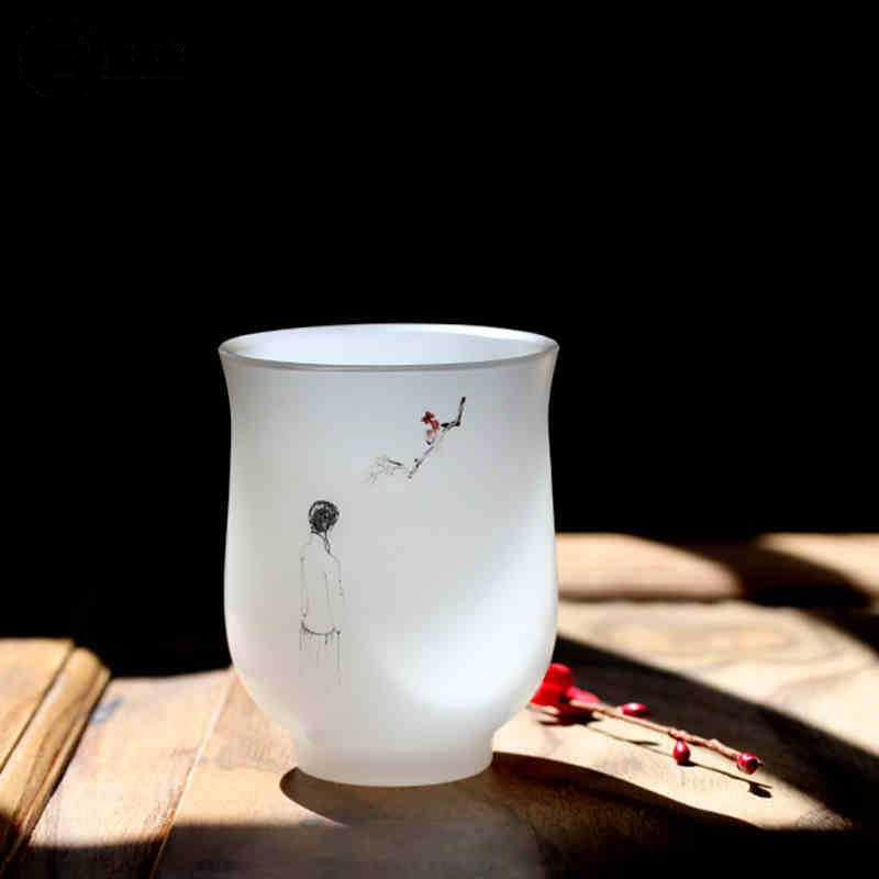 品茶聞香，白玉琉璃杯