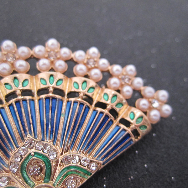家佳樂(lè)文學(xué)扇子珍珠水鉆胸針