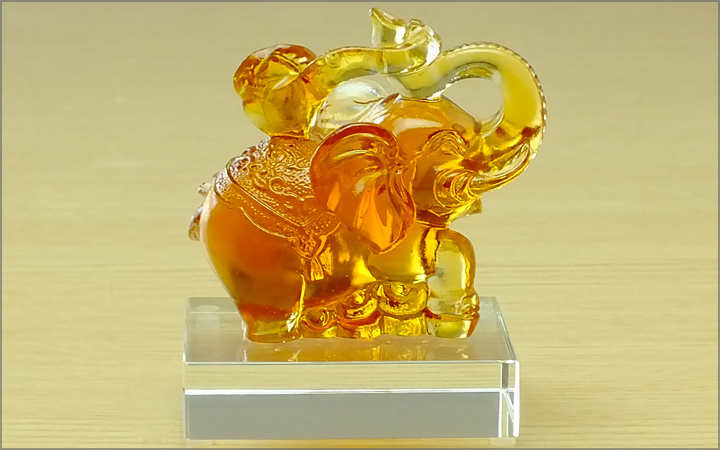 琉璃吉祥如意工藝品，琉璃的意思