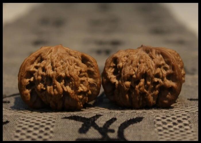 文玩核桃異型三棱半