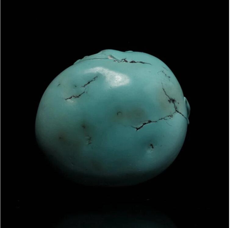 原礦綠松石雕件掛墜:雙獸爭輝