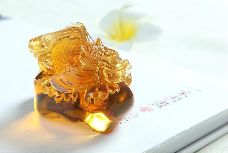 緬甸琥珀獨(dú)占鰲頭吊墜，緬甸琥珀的鑒別方法