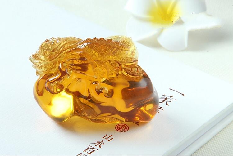 緬甸琥珀獨(dú)占鰲頭吊墜，緬甸琥珀的鑒別方法