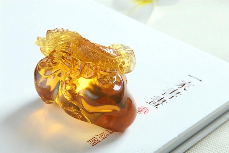 緬甸琥珀獨(dú)占鰲頭吊墜，緬甸琥珀的鑒別方法