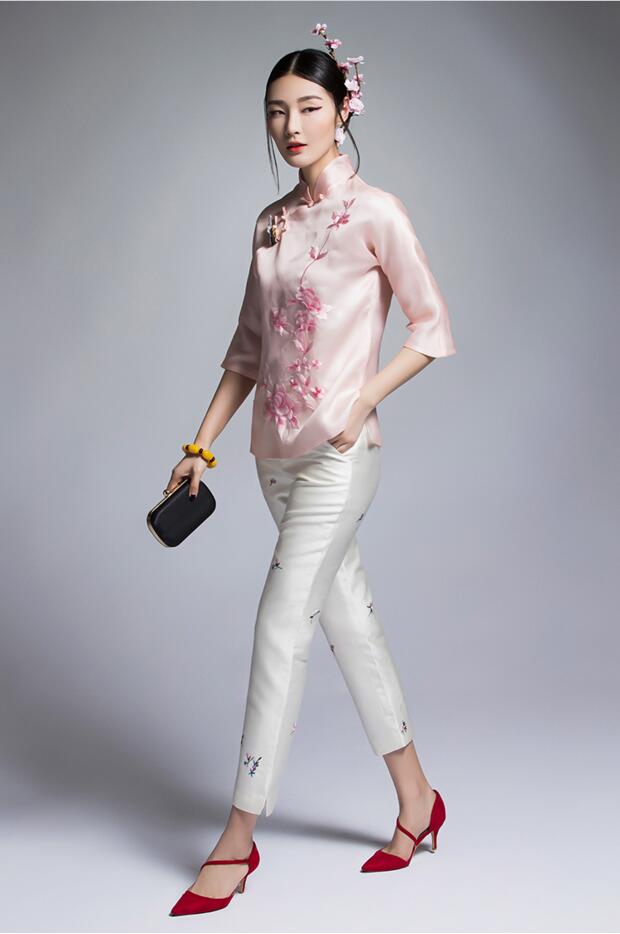 家佳樂(lè)文學(xué)復(fù)古七分袖真絲刺繡改良唐裝女