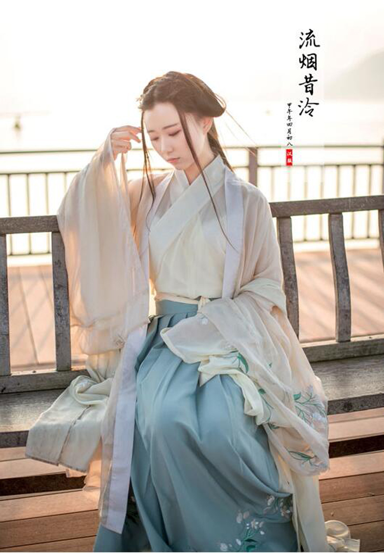 刺繡交領齊腰襦裙古裝攝影