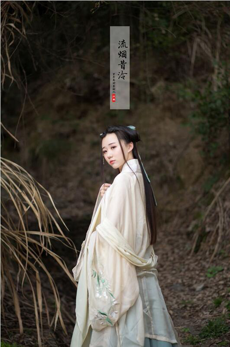 刺繡交領齊腰襦裙古裝攝影