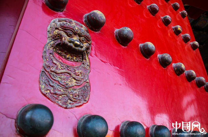 中式大門(mén)鋪首獸首門(mén)環(huán)