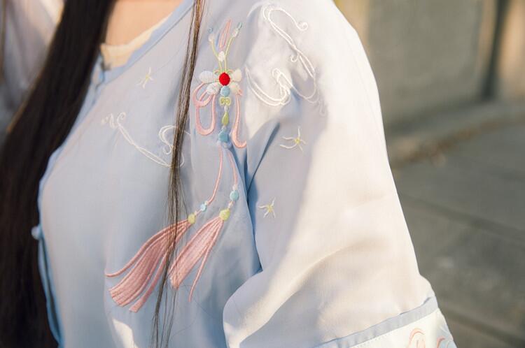 染春愁坦領(lǐng)半臂襦裙 漢服