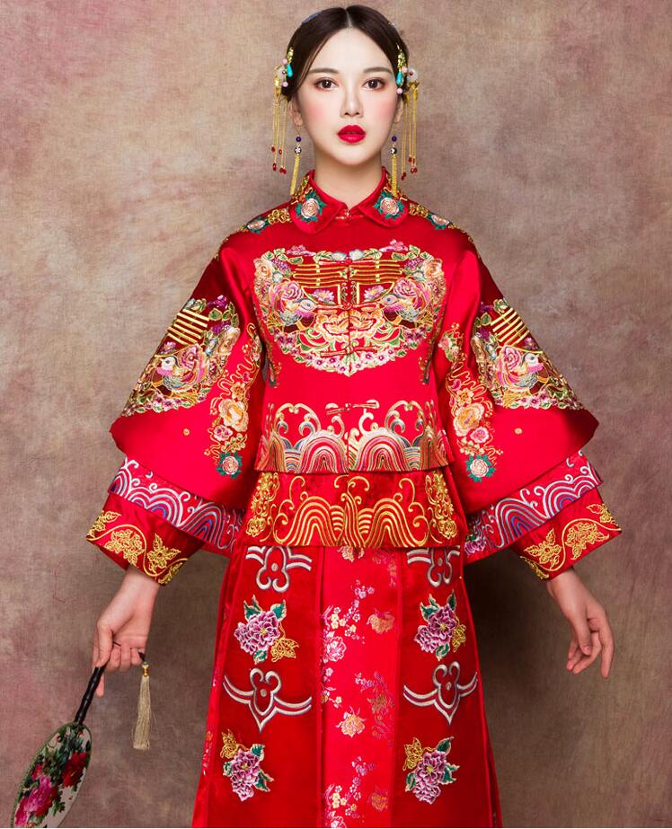 復(fù)古中國紅刺繡龍鳳褂新娘中式禮服圖片