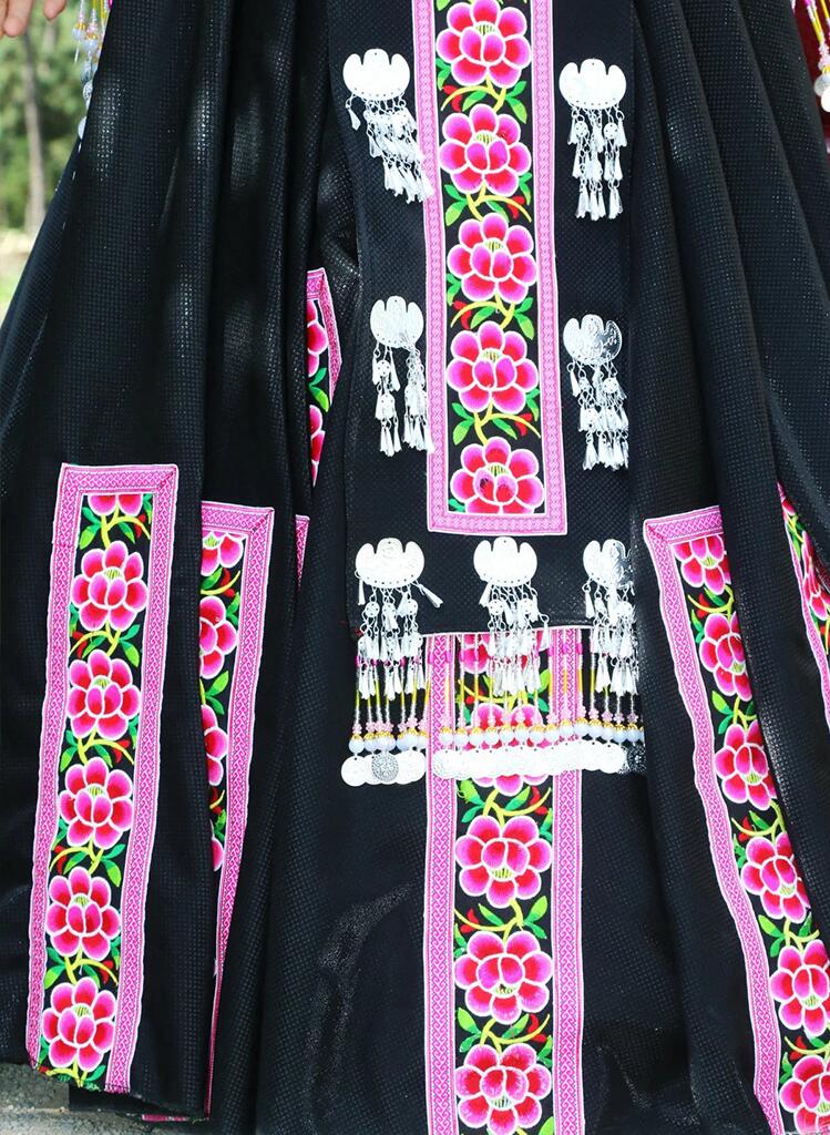 苗族服飾少數(shù)民族服裝圖片