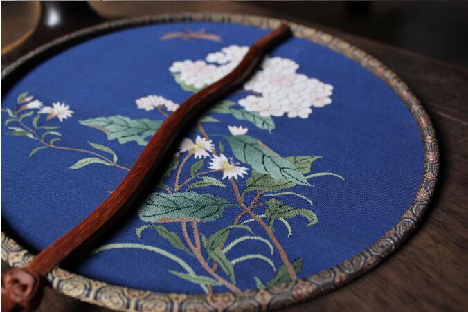 家佳樂文學(xué)藍(lán)底繡球花緙絲團扇
