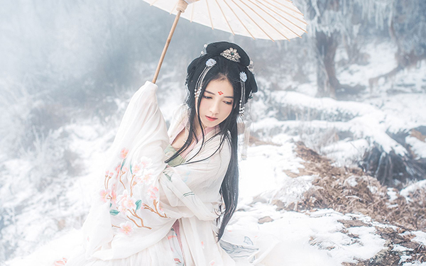 古風(fēng)美女，雪地女子