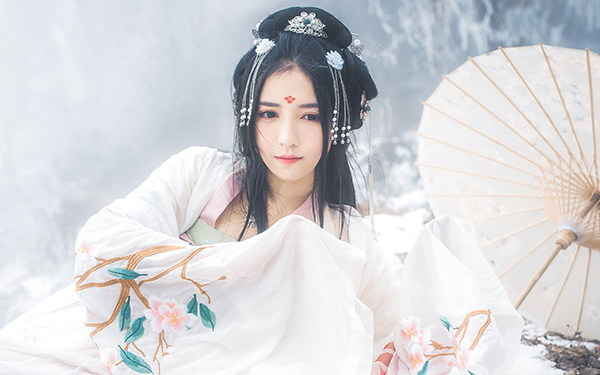 古風(fēng)美女，雪地女子