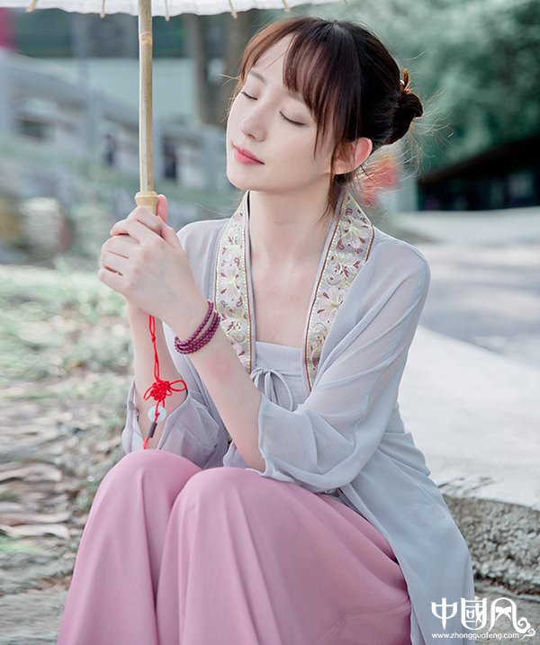 改良對(duì)襟漢服 齊腰襦裙