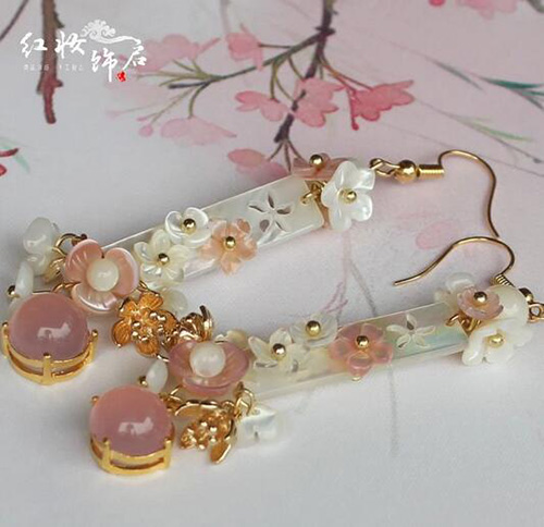 天然淡水珍珠母貝花長(zhǎng)耳環(huán)