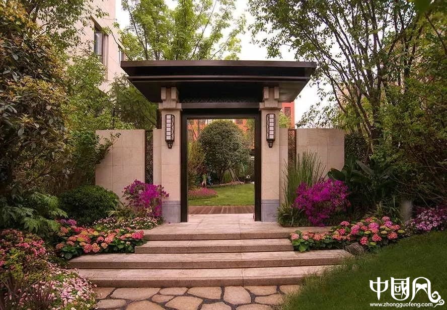 從風(fēng)水角度看庭院大門方位，了解其禁忌講究