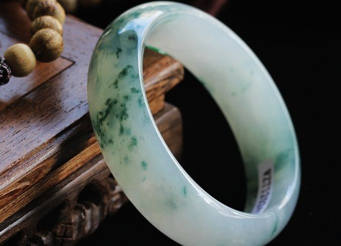 玉鐲子破碎有什么說法？了解玉鐲的寓意