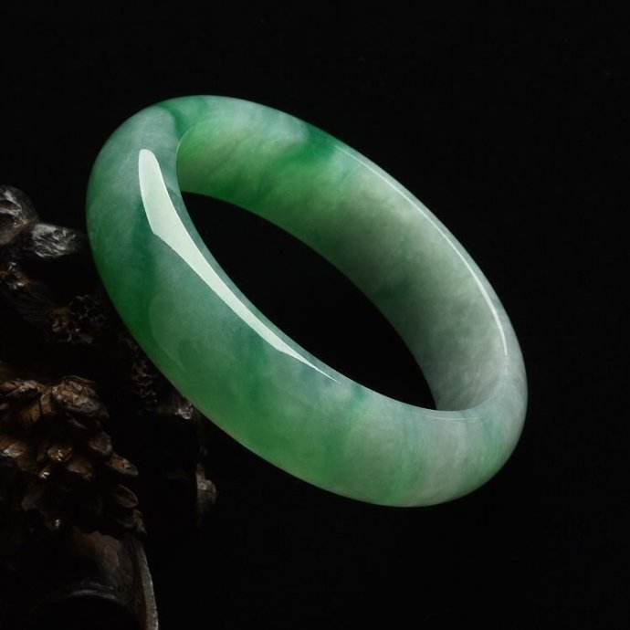 玉鐲子破碎有什么說法？了解玉鐲的寓意