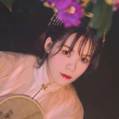 紫薇花開(kāi)帶團(tuán)扇女生頭像，唯美古風(fēng)真人頭像