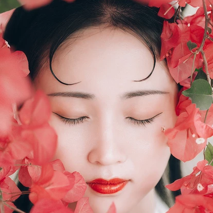 嬌艷紅花女生頭像，唯美古風(fēng)真人頭像
