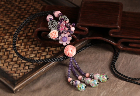 家佳樂文學(xué)復(fù)古萬花毛衣鏈項(xiàng)鏈?zhǔn)罪? / data-5p6E=