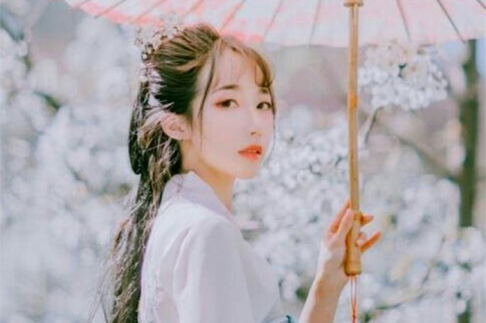 俏麗女子真人古風(fēng)頭像，婉風(fēng)流轉(zhuǎn)女生頭像