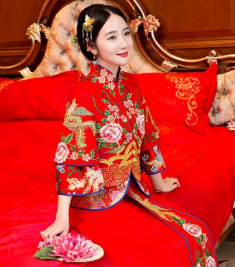 復(fù)古刺繡新娘禮服，古韻秀禾服中式禮服