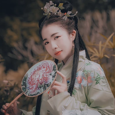 云鶴漢服帶傘頭像，唯美古風(fēng)真人頭像