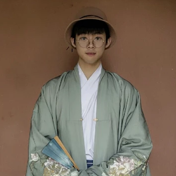 文藝小生帶折扇男生頭像，唯美古風真人頭像