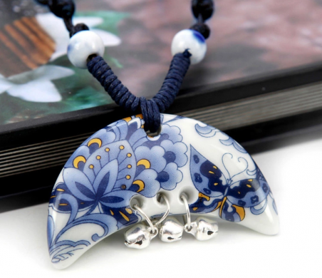 蝶迷古風(fēng)古典陶瓷鈴鐺項鏈