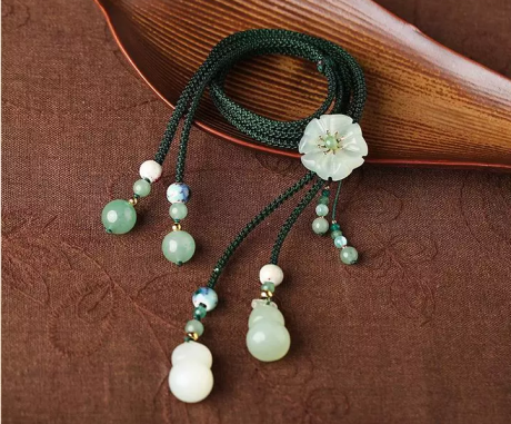 岫玉葫蘆吊墜簡(jiǎn)約民族風(fēng)項(xiàng)鏈?zhǔn)罪? / data-Thio=