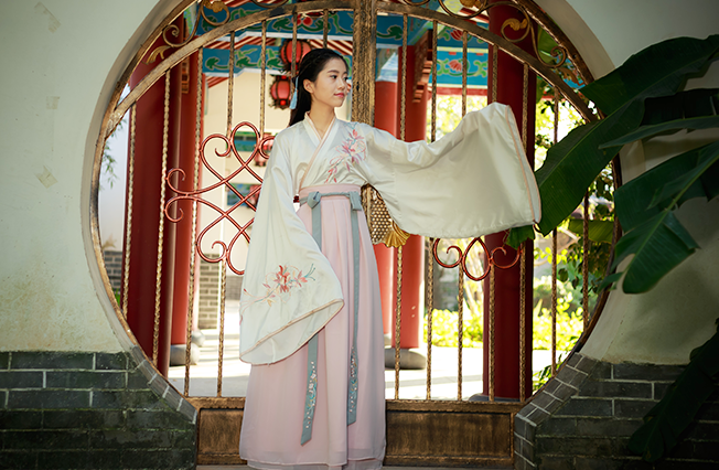 襦裙齊胸古裝漢服，給你帶來優(yōu)雅的美