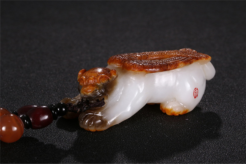 神獸飛虎手把件掛件，天然白玉手玩件玉石小擺