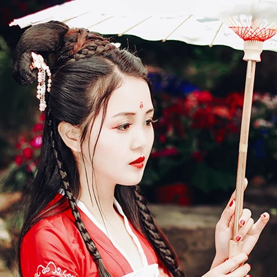 艷麗紅衣女生頭像，唯美古風(fēng)真人頭像