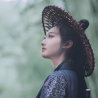 禪意喝酒女生頭像，唯美古風(fēng)真人頭像