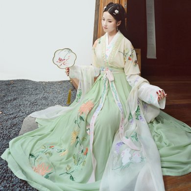 淺色交領(lǐng)半臂漢服，清風(fēng)拂面若縹緲如仙漢服