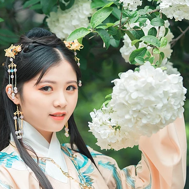 繡球花帶團(tuán)扇女生頭像，唯美古風(fēng)真人頭像