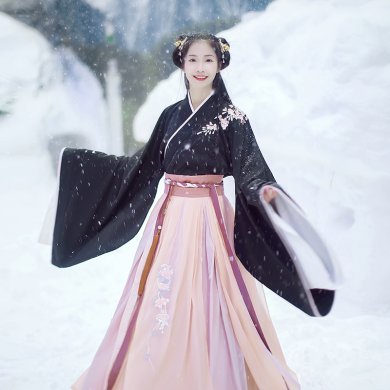 折扇刺繡大袖交領(lǐng)襦裙?jié)h服，端莊牡丹繡花漢服