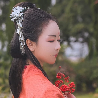 紅豆相思紅衣女生頭像，唯美古風真人頭像