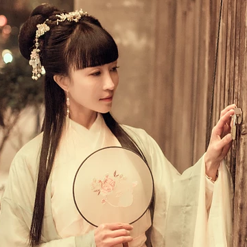素雅帶團(tuán)扇生頭像，唯美古風(fēng)真人頭像