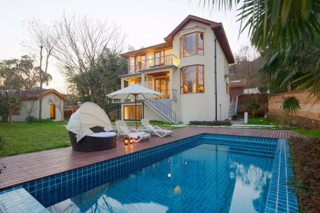 靜廬瀾柵，隱世小墅里一場泳池家庭趴