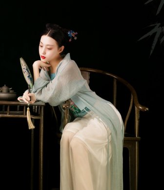 簡(jiǎn)潔中式麻紗漢服，開(kāi)衫披風(fēng)褙子漢服圖片