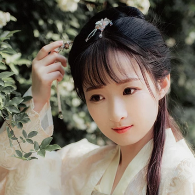 小清新白衣女子頭像，唯美古風(fēng)真人頭像