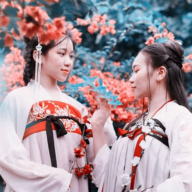 梅花樹下閨蜜頭像，唯美古風女子真人頭像