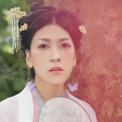 簡約帶團(tuán)扇女生頭像，唯美古風(fēng)真人頭像